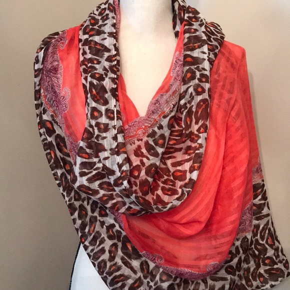 Accessories - ❤️ NWOT, beautiful animal print scarf/shawl.